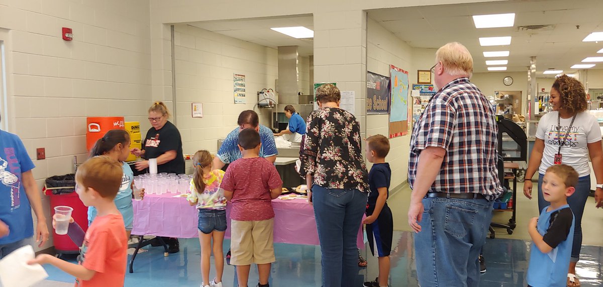 lkurzen's tweet photo. Wonderful day for students at Timmerman Grandparents Day today @TimBulldogs #EmporiaProud https://t.co/Zkx6EVqeM8