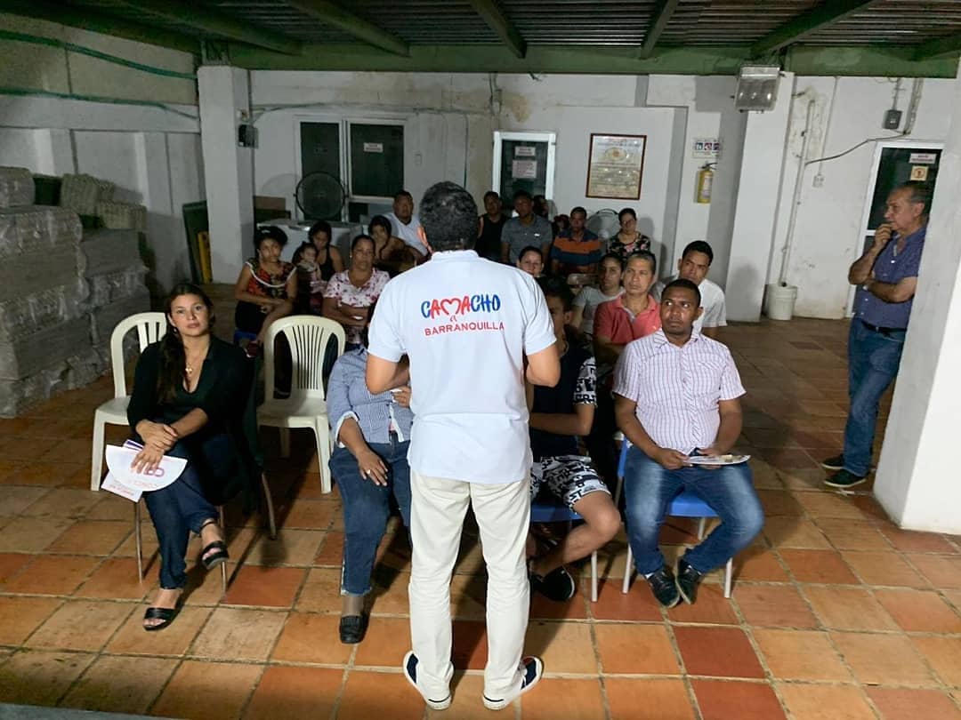 josecamacho01's tweet photo. La construcción de una Barranquilla agradable también es tarea de nuestros amigos los empresarios, gracias a Armando Rugeles por abrirme las puertas de Granjas Unidas para dialogar acerca de las necesidades sociales de nuestra ciudad estoy seguro que juntos #VamosPorLoSocial https://t.co/bdxZhnUMY0