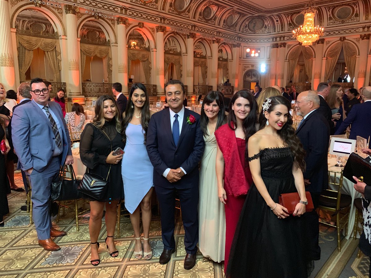 DrAnasYounes's tweet photo. Had a wonderful evening with friends and colleagues at the ⁦@lymphoma⁩ Research Foundation annual gala. Thanks to the LRF for honoring me tonight, and for their amazing work supporting lymphoma research https://t.co/4c0XEQMVz9
