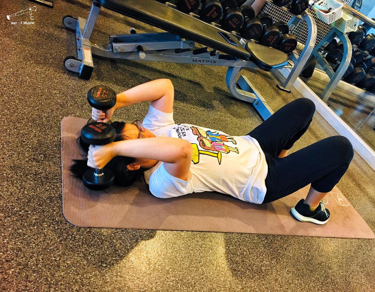 warofmuscle's tweet image. หลัง &quot; แขน &quot;✌🏻
.
#tricepexercises
.
.
กระชับ เฟิร์ม..ยิ่งขึ้น ค่ะ
.
(ในรูป) นักเรียน ใน คลาส เช้า กำลัง เทรน กลุ่มกล้ามเนื้อ แขน  เพื่อ ความ &quot; กระชับ &quot; ค่ะ
.

#เทรนเนอร์ผู้หญิง  #สอนออกกำลังกาย
#เทรนเนอร์ฟรีแลนซ์  #sixpack  #ปั้นก้น
#เทรนเนอร์  #ลดไขมัน  #เทรนเนอร์หญิง