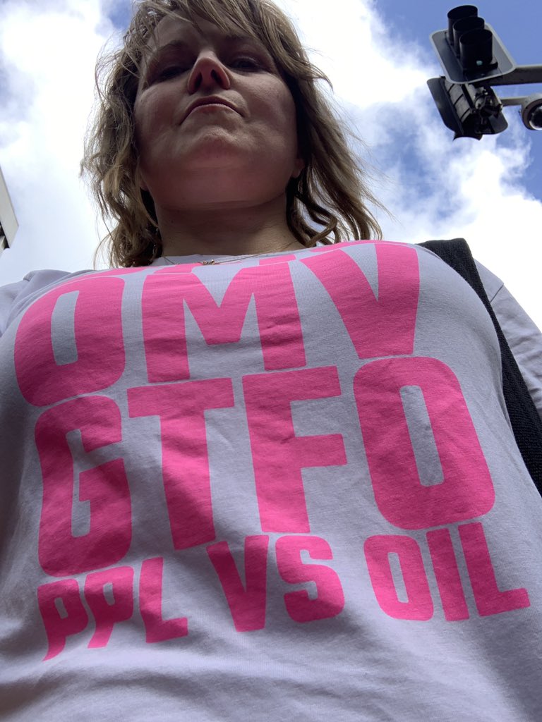 RealLucyLawless's tweet image. Oil Giant @omv RAUS! #endOil NEwZealand.  We Natives are Revolting!!!