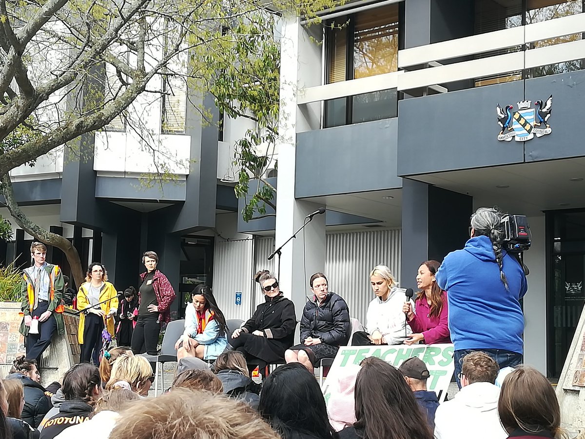 nicolechan36's tweet image. Love all of these local and national leaders 😍😍 #schoolstrike4climate #ss4c some things to remember: we need systemic changes, not just individual changes, and to have hope!! @saycheeselouise @Sarah__Thomson @_monica_lim @13daniellemarks @MaramaDavidson