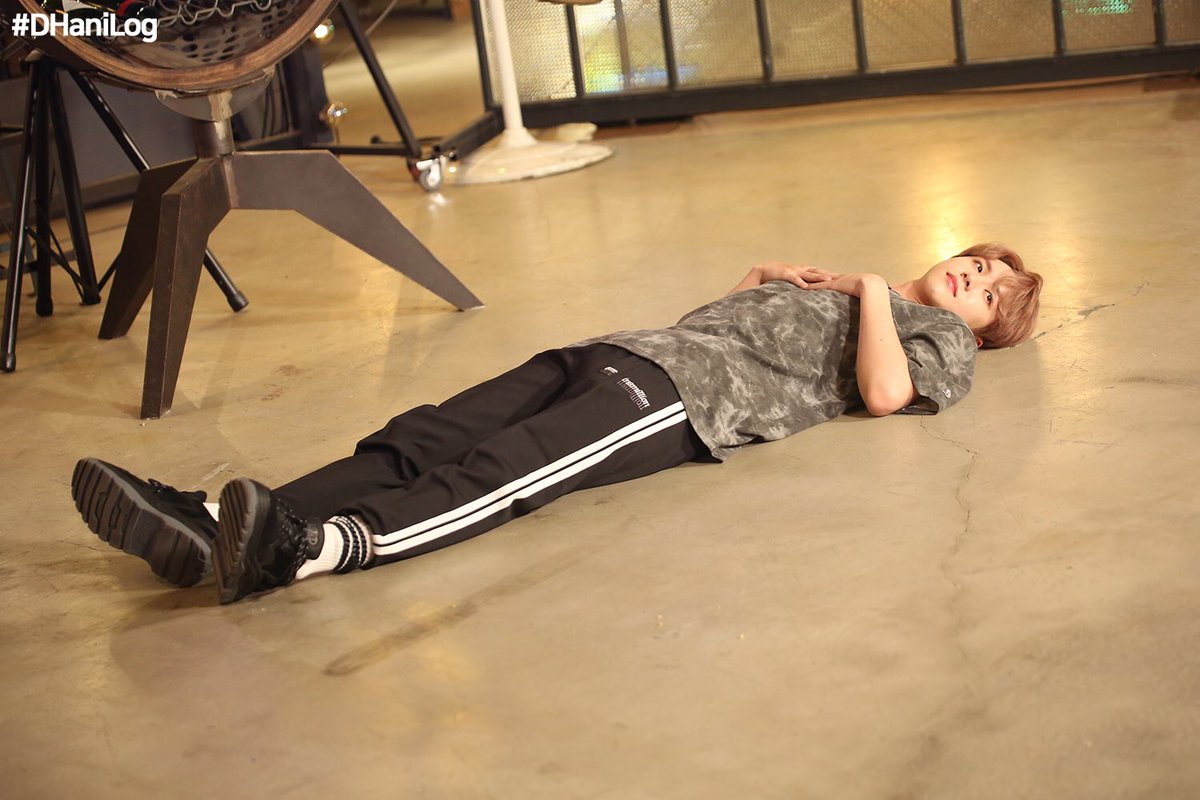 KDH_official's tweet photo. [DHani Log] 촬영 전 눕방🛌.jpg

#김동한 #KIMDONGHAN #하니로그 #DHaniLog https://t.co/h2N9UFsqG2