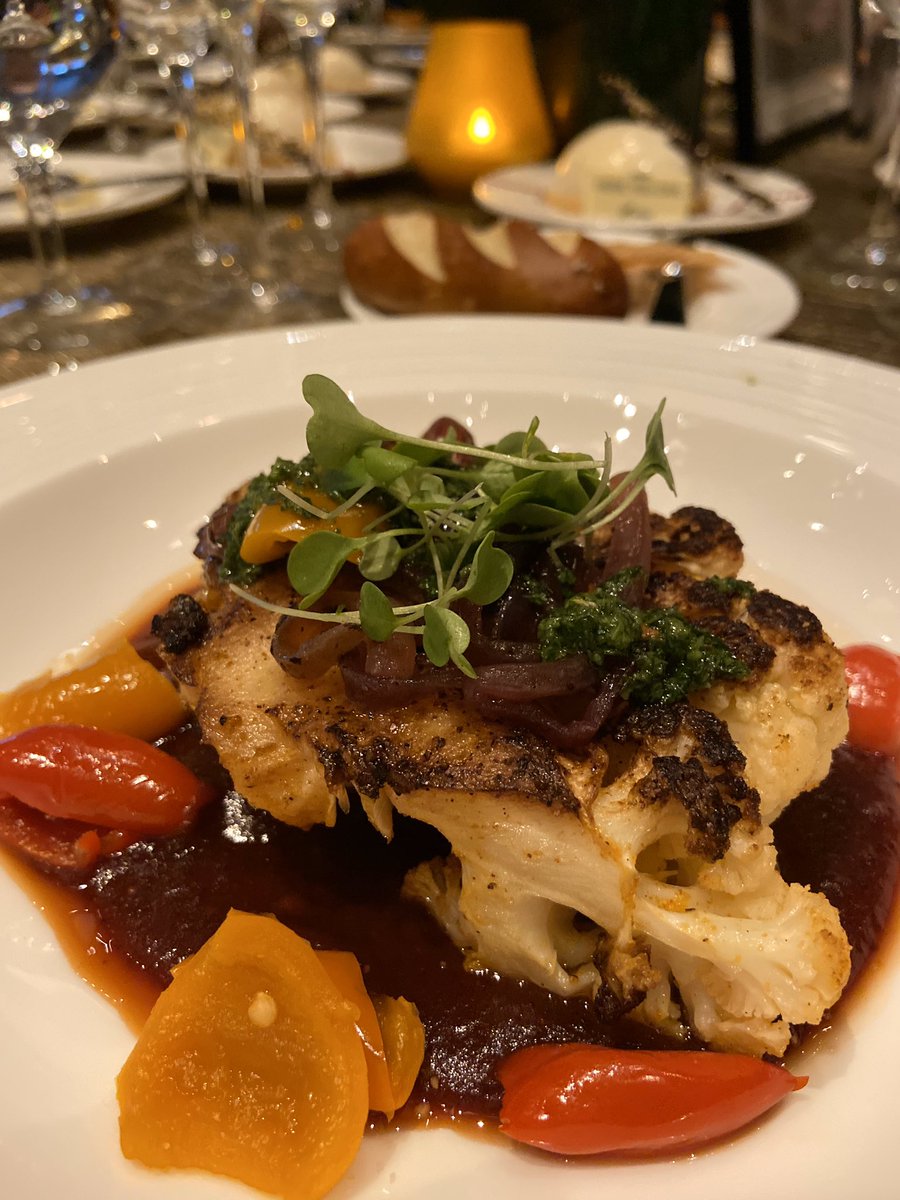 OasisBiotech's tweet photo. Enjoying the fruits of our labor 🌱 at the annual @LVGEA Awards Dinner. 

Thank you LVGEA for your continued support. We are proud to supply locally-grown, fresh greens for your beautiful dinner. 

#lvgea #oasisbiotech #evercress #vegas #innovation https://t.co/QkDcO4nXCU