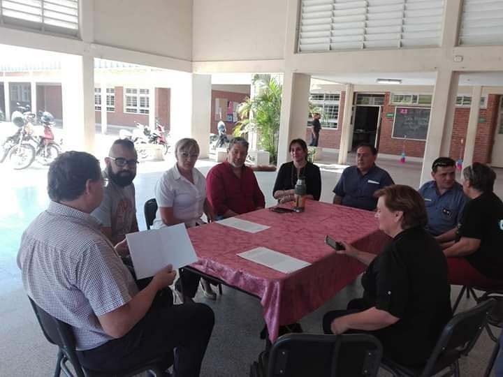 subsepartcomyg's tweet photo. Tras indicaciones del Gobernador @domingopeppo  de fortalecer la #SeguridadPreventiva, por decisión del Ministro @danichorvat se procedió a firmar acta por la instalación de  una casilla policial en la 2a jurisdicción de  #Fontana  
@ChacoGobierno 
@SeguridadChaco
@FantinNestor https://t.co/aKUL0fiZxq