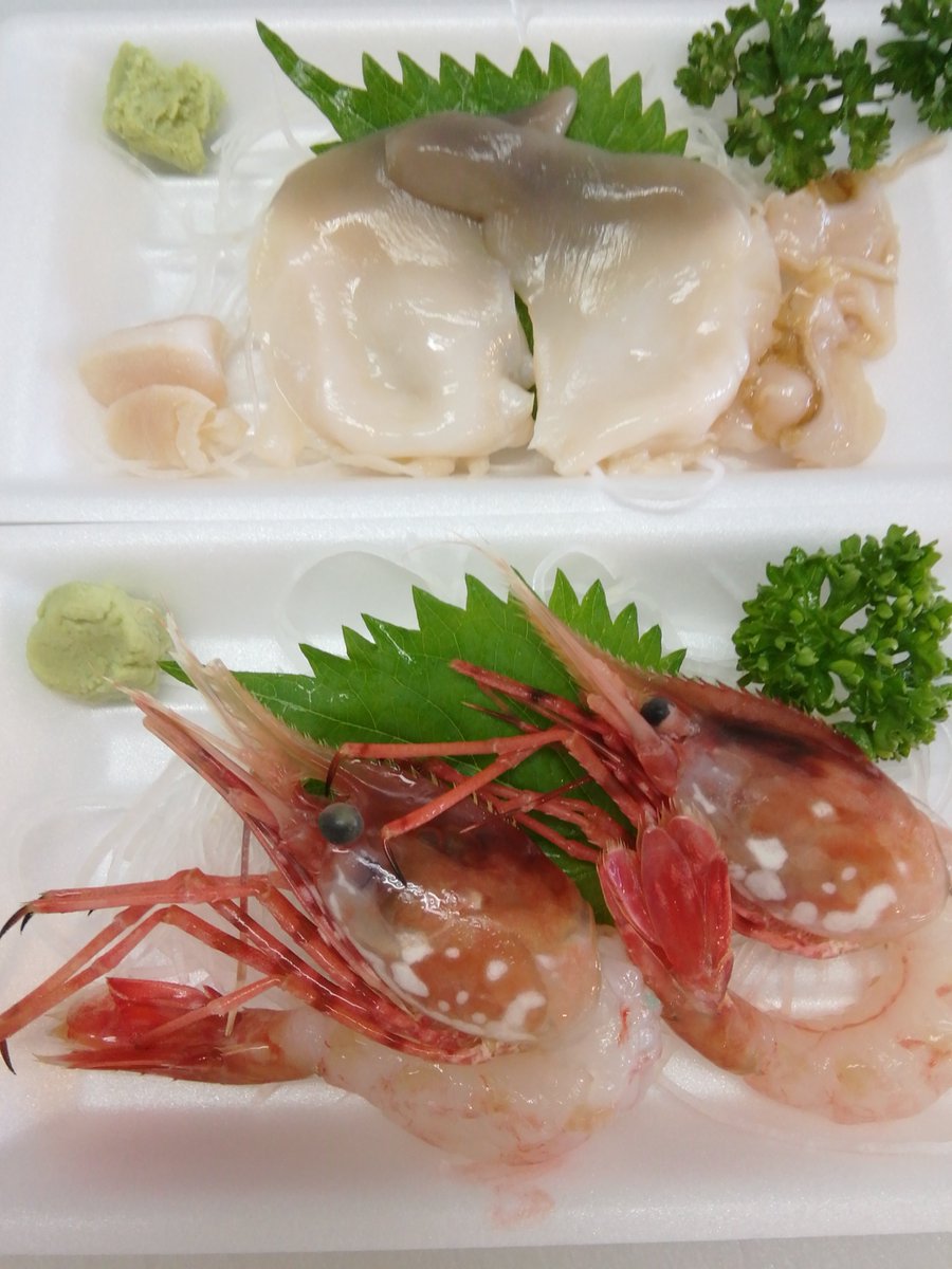 魚久 日野市の魚屋 お刺身はこれからボタンエビ ホッキ コハダ 甘エビ 青柳 つぶ貝 サザエ 真鯛 平目 かんぱち プリプリ 酢ダコ 真ダコ 水ダコ アジ サーモン トビウオ 金目鯛等並びます カツオのタタキは２時頃出来上がり予定です