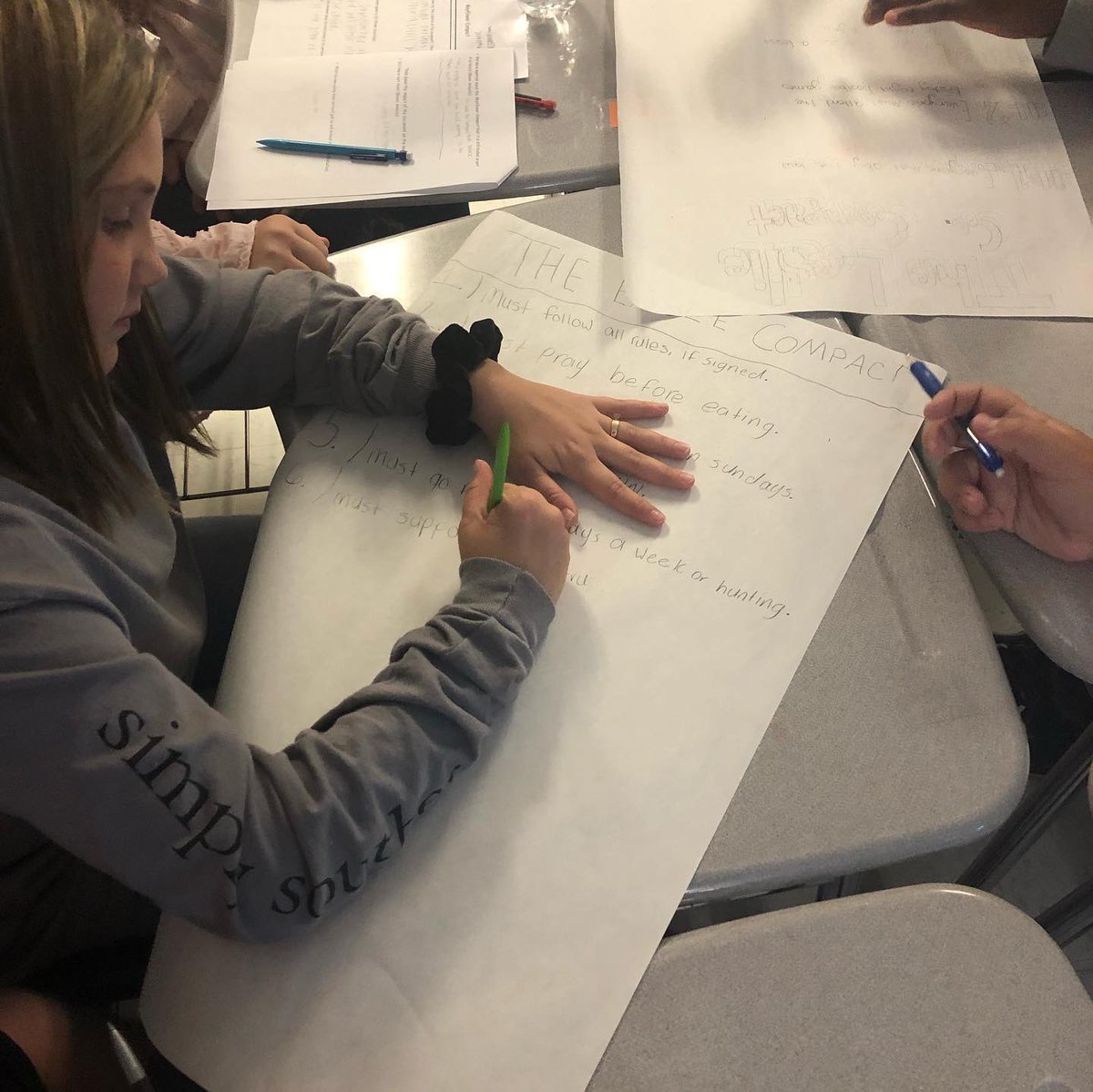MVE_Bears's tweet photo. 8th graders working hard analyzing the Mayflower Compact and creating their own in Mrs. Osborne’s class! #allaboutkids 🧡#8thgrade 🖤#handsonlearning 🖐🏻 @theview🐻 https://t.co/mShyHTO9rl