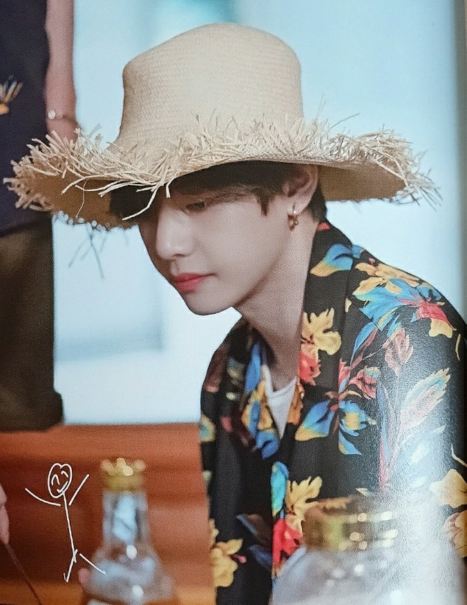 strawVerrykoo's tweet photo. BTS SUMMER PACKAGE 2019 ..
Photobook

TAEHYUNG . https://t.co/EPWyspSq2v