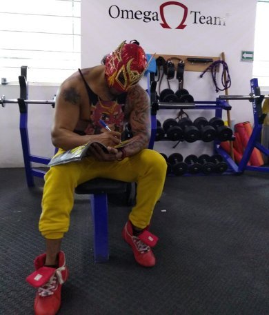 YoSoyDragon's tweet photo. Preparando la siguiente dinámica en el gym de mis amigos de #OmegaTeam y #AlphaNutrition 💪
Mantente pendiente de fecha, costo y horario
#DragonRojoJr #TheGeneral 🔥🔥🔥 https://t.co/CfajNpYE9F