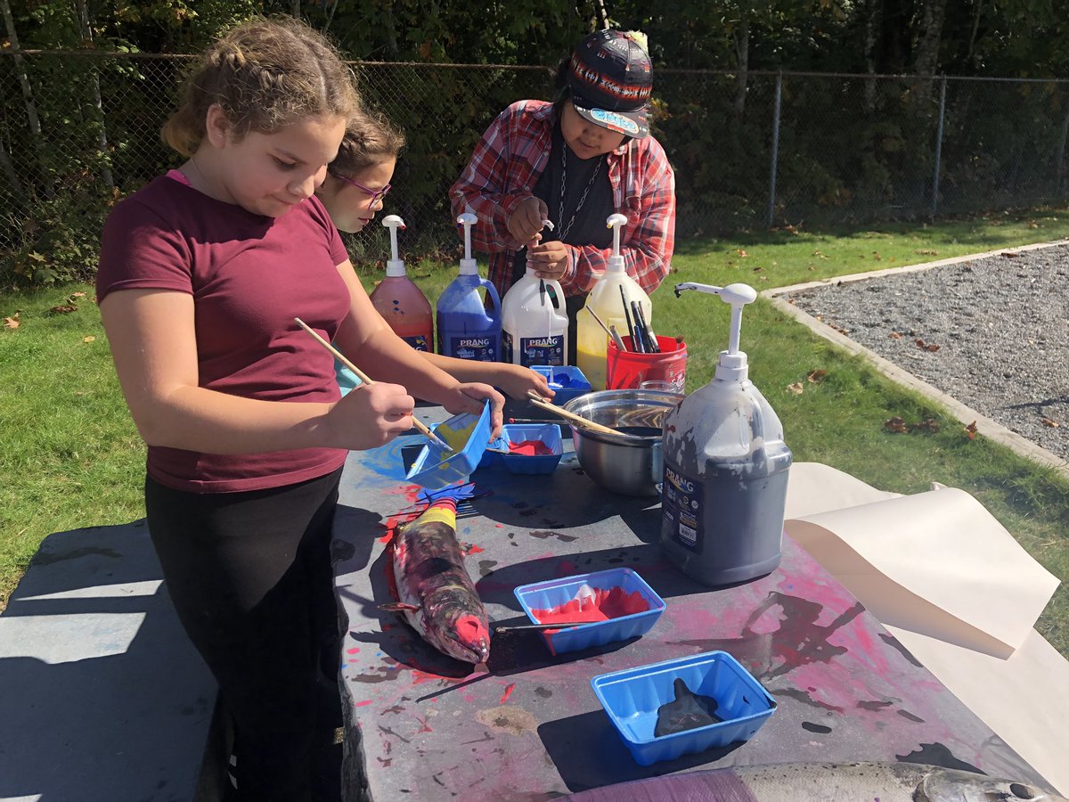 Some schools paint fishies for art class, we do “fish prints” (with real salmon) for traditional and authentic land-based learning opportunities. So cool! #authentic #traditionalpractices #yestheyarerealfish #smellybutawesone <a href="/S2SLearnConnect/">St’a7mes School</a> @SeatoSkySD48