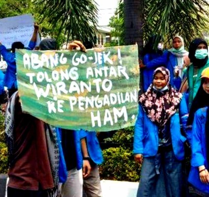 A funny student' protest banner about General Wiranto but it shows a lot about the lack of human rights commitment in post-Suharto Indonesia #IndonesiaBerduka