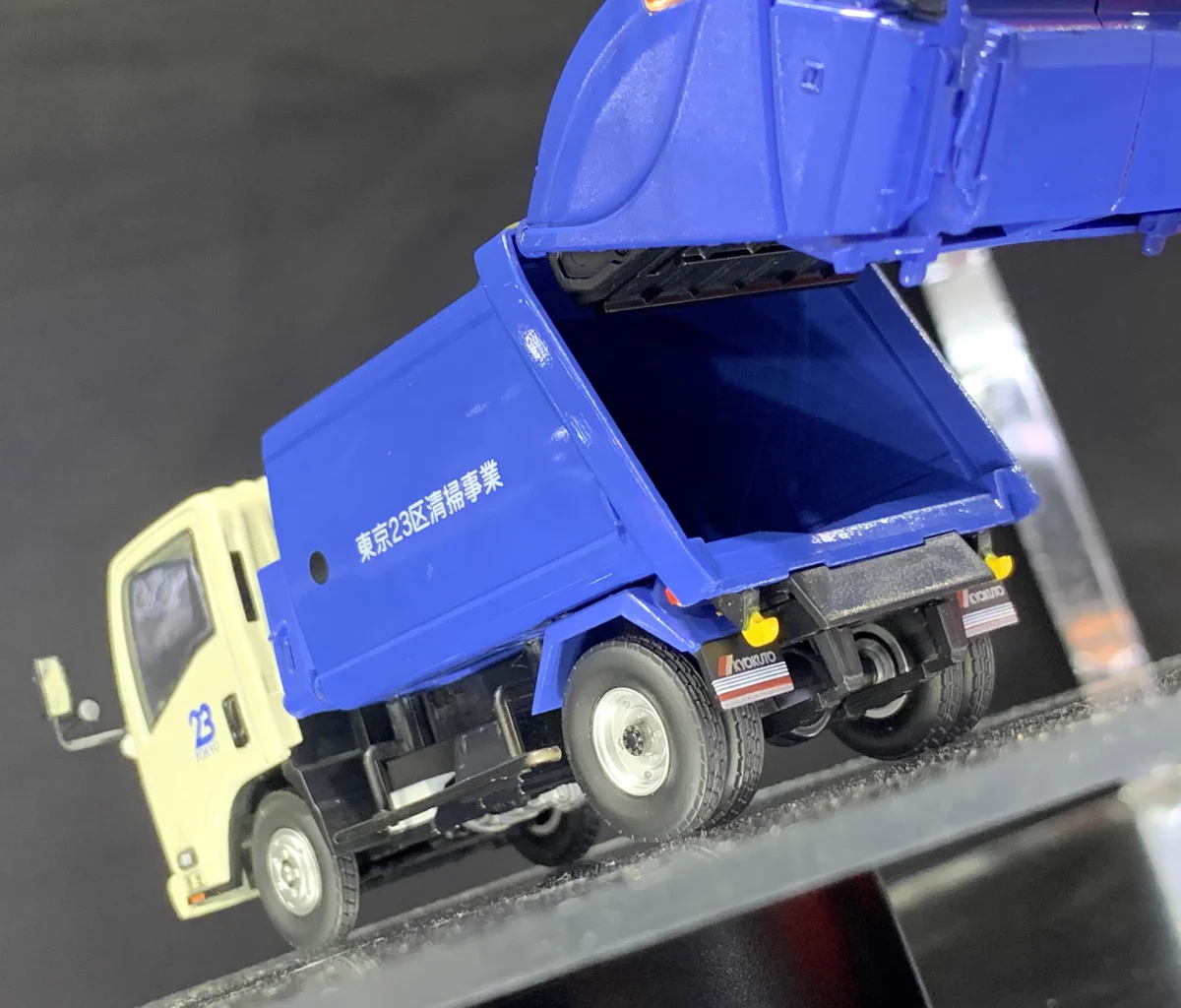 Kyosho いすゞ エルフ ゴミ収集車 1/64(mokkn 22) Kyosho いすゞ
