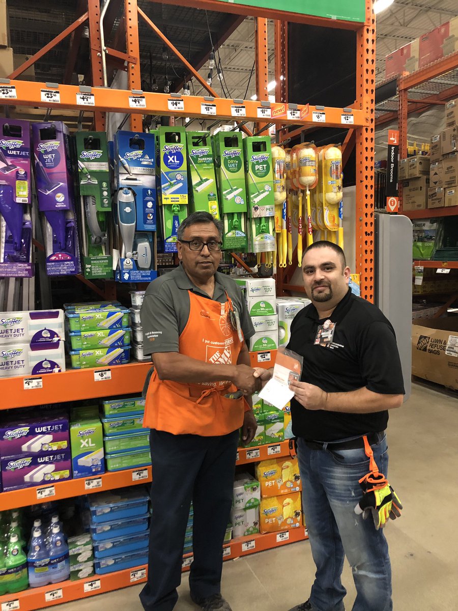 Recognizing Oscar from 503 freight team on his partnership with MET. Always willing to help out bringing pallets down for the team thank you I appreciate it