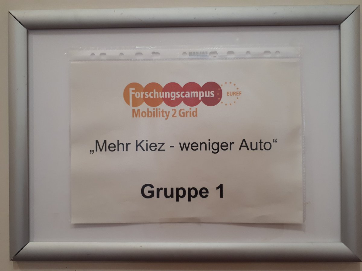 Lange haben Kolleg*innen von <a href="/TUBerlin/">TU Berlin</a> <a href="/WZB_Berlin/">WZB</a> vorbereitet - jetzt kommen die 60 per Stichprobe aus der Bevölkerung zufällig ausgewählten Teilnehmer*innen auf dem #forschungscampus an um zu diskutieren, wie Kieze autofreier gestaltet werden können.
Support by @eMObilityBerlin
