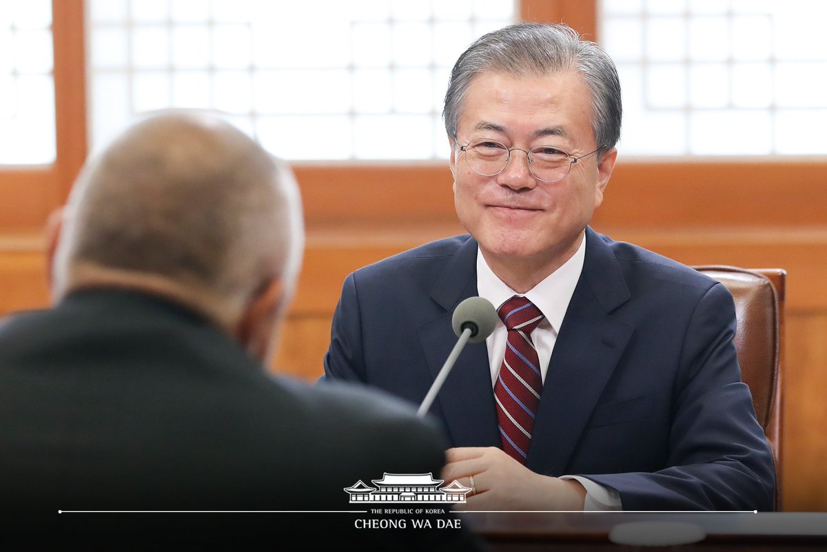 보리소프 총리님 방한을 진심으로 환영합니다. 1990년 양국 수교 이래 불가리아 총리로서는 최초 방한이고, 내년 양국 수교 30주년이라는 뜻깊은 해를 앞두고 있어 매우 의미가 큽니다. 양국은 교역·투자·에너지‧방산 분야에서 협력을 확대해 나갈 잠재력이 큽니다. 이를 함께 실현해나가길 바랍니다.