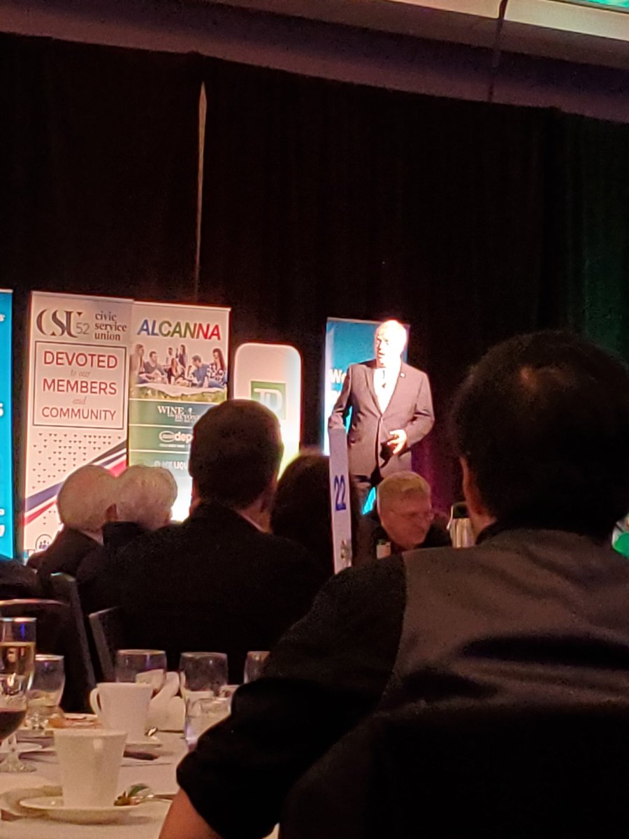 mike_logic's tweet photo. Yet another excellent evening at the @EPLdotCA Gala tonight with an inspiring talk given by @GeneralHillier. #yeg #epldotca #eplgala https://t.co/8poPXmQDYZ