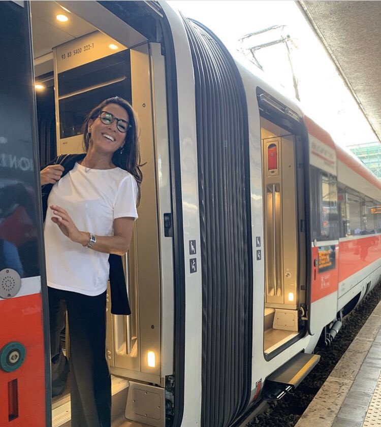 LiciaRonzulli's tweet photo. Si torna a #milano! 
#altavelocità #roma #milano 
#frecciarossa #3ore
Realizzata #Grazie al #Governo #Berlusconi. Così, tanto per ricordarlo. https://t.co/rrtOKGNCQb