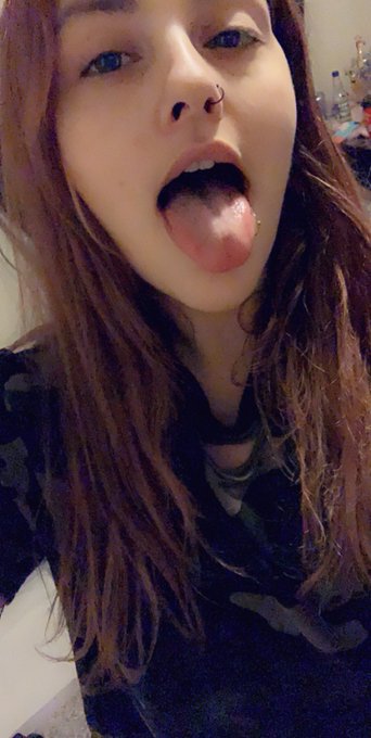 Random Thought : If all of my fans tipped me $2 I would have over 5,000... goodnight Twitter 😴 https://t<a href="/tag/humpday"class="tags"><span>#humpday</span></a>