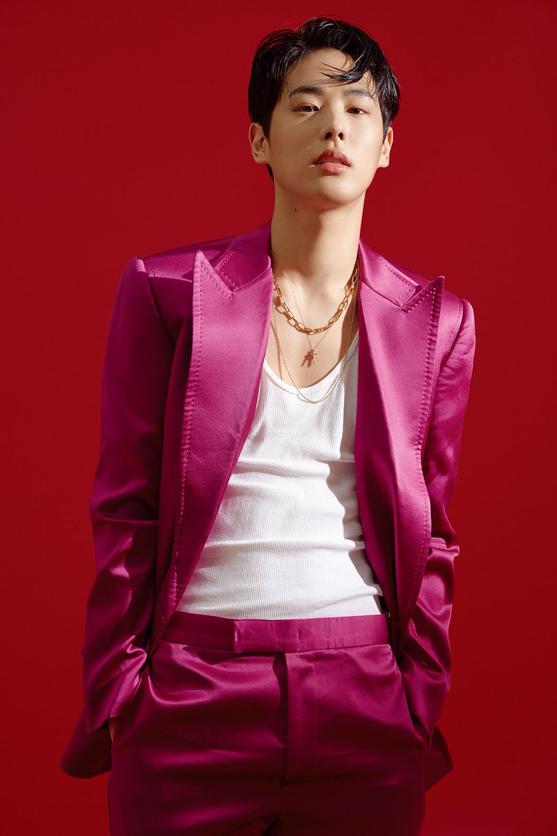 DazedKorea's tweet photo. NEW VOICE  

 “열심히 하지 않을 수 없어요.” 최병찬은 새로운 세상의 목소리로 말했다. 

#CHOIBYUNGCHAN

더 많은 화보와 기사는 <데이즈드> 10월호에서 만나볼 수 있습니다. https://t.co/mnsvmZ2HGT