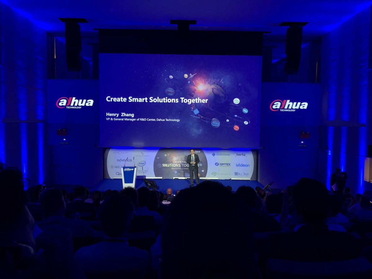 TELECTRISA's tweet photo. Ayer @Telectrisa estuvo en el Wanda @Metropolitano en el #partnerDay de @DahuaHQ conociendo últimas novedades y donde empresas líderes mundiales en la industria de la seguridad reflexionaron sobre los desafíos actuales en la industria https://t.co/pdkJ0ElT9R
