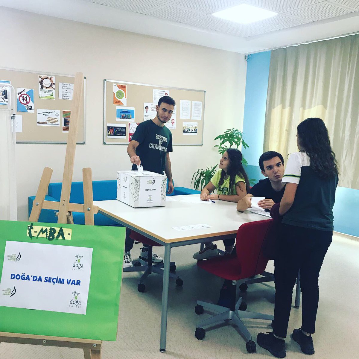 Biz seçimimizi yaptık 🗳 
Bodrum Doğa 26.09 da sandığa giderek akdemi liderini seçti. #doğadaseçimvar <a href="/AliRizaLule/">Ali Rıza Lüle</a> <a href="/DogaOkullari/">Doğa Koleji</a> <a href="/BetulErok/">Betül EROK</a> <a href="/JalanGK/">Kote</a> <a href="/ufukkdnz/">Ufuk Deniz</a>