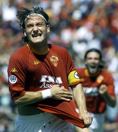Ari1927's tweet photo. Tanti Auguri Capità.
Per sempre uno di noi 💛❤️ 

#manchi #totti #27settembre https://t.co/ALbxYbjgoK