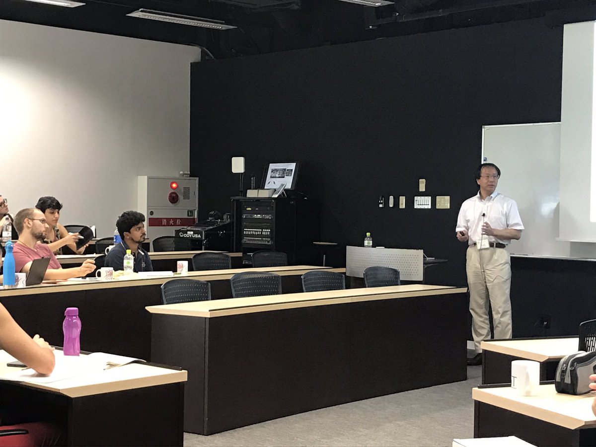 SileNicChormaic's tweet image. Takuya Hirano from @edu_gakushuin introducing his #BEC experiments to the students at #cqdOkinawa including photos of his B-field shielded lab!  #ultracold #spinor #OISTedu #quantum #STEM