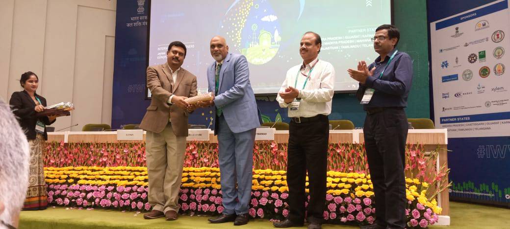 DoWRRDGR_MoJS's tweet photo. Shri Sriram Vedire, Adviser, MoJS chaired Session on Rainwater Harvesting for Sustainable Water Supply in 6th India Water Week 2019 on 26.9.2019. #6thIndiaWaterWeek #IndiaWaterWeek2019 #IndiaWaterWeek #IWW2019 #IWW https://t.co/2GVEiJMAQk