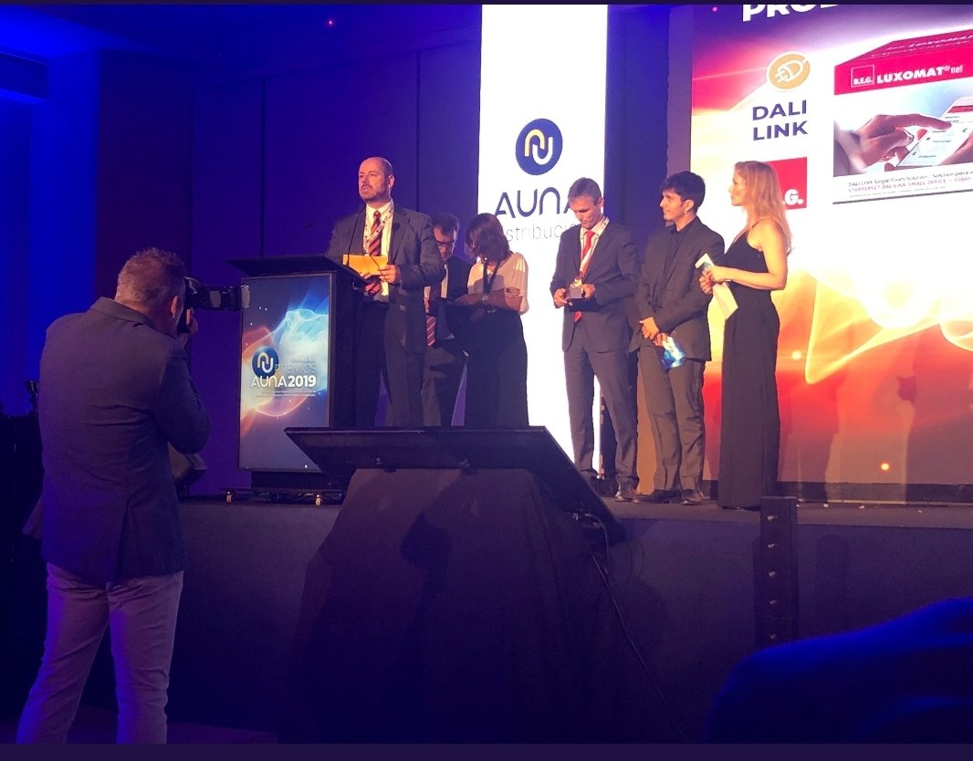beghispania's tweet photo. Ayer en la gala de los #PremiosAuna19 de @aunaelec  y @aunaclima en Madrid, el sistema de control #DALILINK de @beghispania fue galardonado con el premio al Producto más Innovador del año. Todo un orgullo. Muchas gracias a todos los votantes y a @aunaelec por este honor. https://t.co/KcM0a1iRBZ
