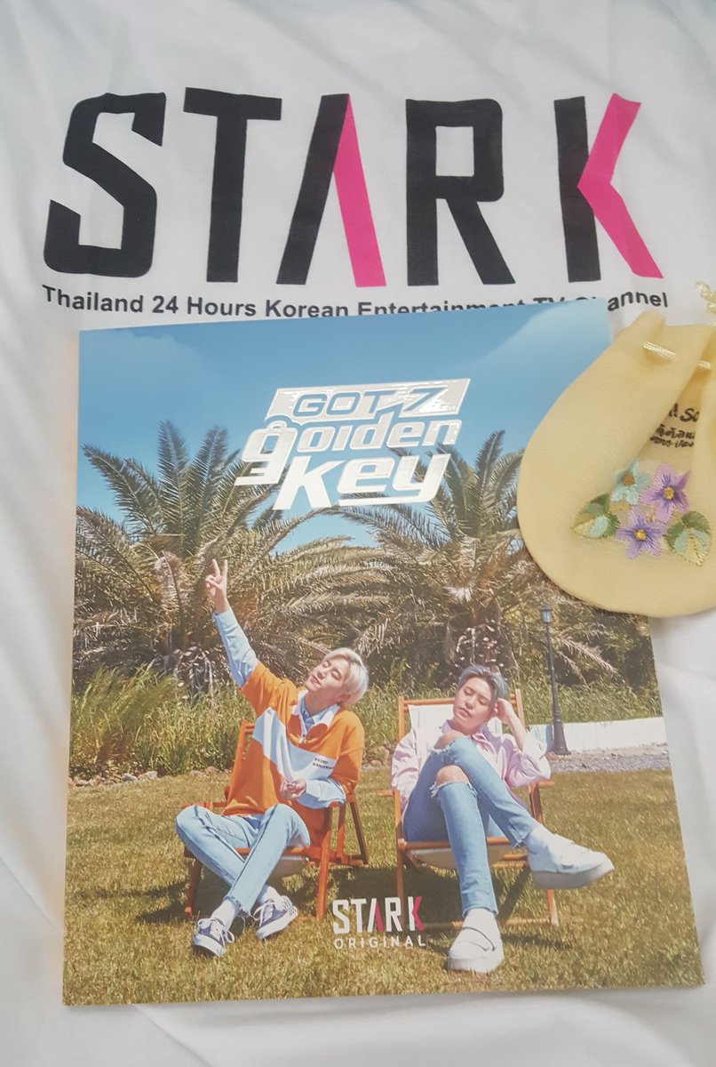 InthischestCY's tweet photo. แงงงงงงๆๆๆๆๆ 😭😭😭 ได้รับ Photobook แล้วนะคะขอบคุณมากๆ @StarKThailand 🙏🙏🙏 สองพ่อ-แม่코코야 น่ารักมากกกก ❤🐰🐩🌙❤ #markjae #MarkTuan #youngjae #got7 #got7goldenkey https://t.co/cGVEfyLer3