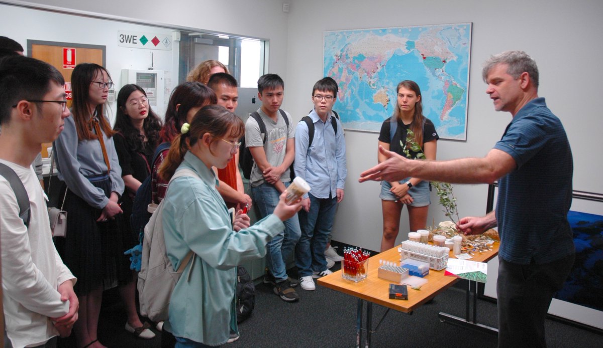 GRIDD_GU's tweet photo. It was a pleasure showing Drug Design and Delivery students around #GRIDD today, many of whom are studying at @Griffith_Uni as part of a collaboration with Nanjing University of Chinese Medicine.
#NatureBank #CompoundsAustralia #GriffithUni #beremarkable #australia #nanjing https://t.co/cud5Q8BSlu