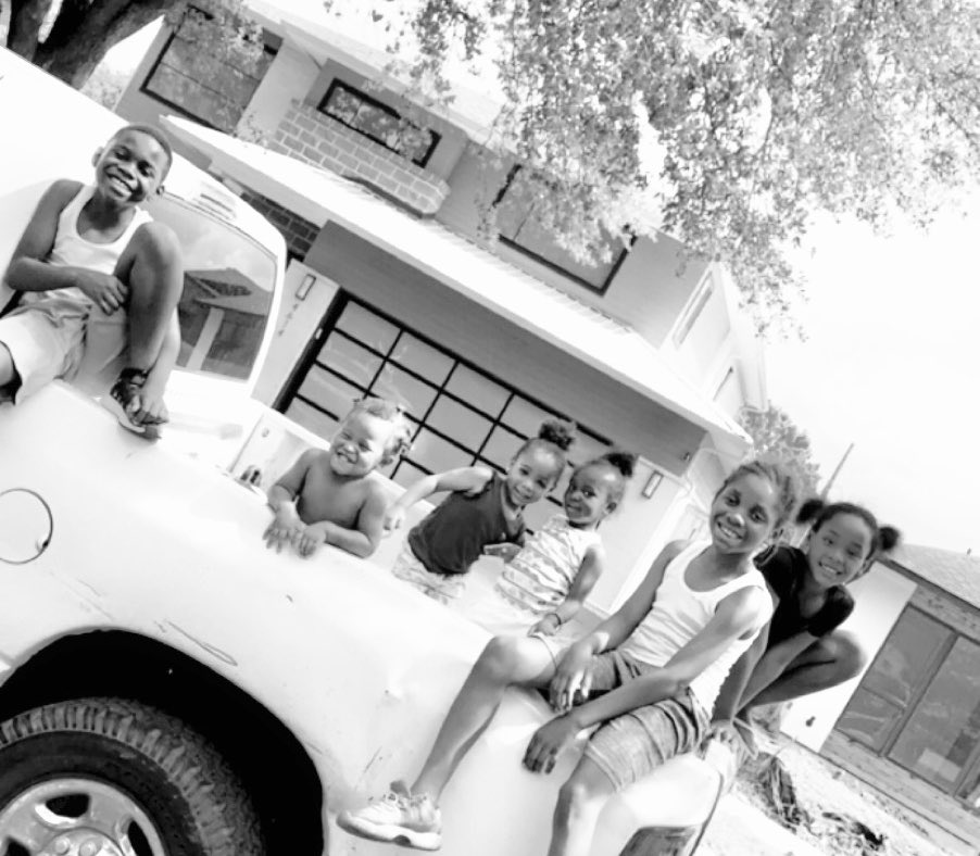 keewilson2's tweet photo. Whoever would of thought I’ll have 6 kids? 11,10,8,4,3,&amp;2 🥰 https://t.co/4Z1zdbwFcV