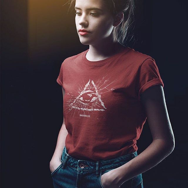 weartherags's tweet photo. From the Republic of Gilead. Step up to the oppressors!
Under his eye, there is no place to hide.
(Link in bio)

#dystopia #overseeingeye #sciencefiction #women #resist #bigbrother #Orwellian #handmaid #novel #feminism #Atwood #scifi #feminist #handmaidstale
#screenprinting … https://t.co/d0Q4NWkden
