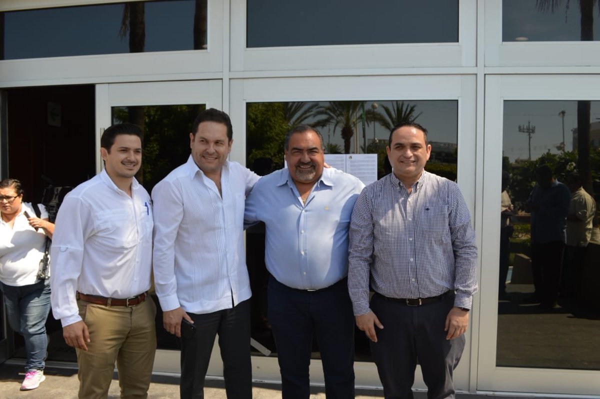 agtzmtz's tweet photo. Acompañamos al Diputado por BCS @ChakyVanWormer en su pronunciamiento en tribuna del H. Congreso del Estado de #BajaCaliforniaSur en Pro del Turismo con motivo del #DiaMundialDelTurismo @canacolapaz presente #CanacoLaPaz @Araizal #turismo #magicmexicodmc https://t.co/0666dTf1U5