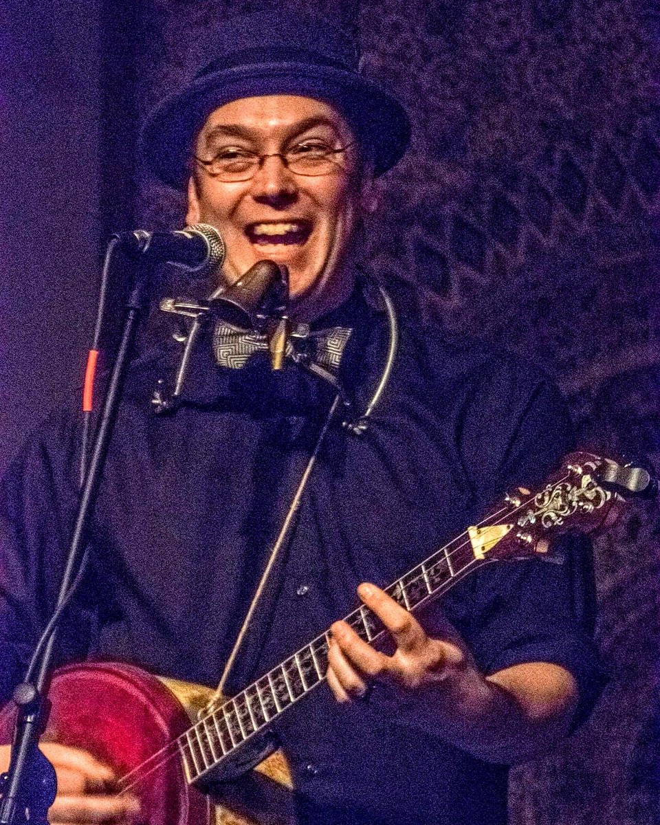 PickleJugBand's tweet photo. Because the world needs silly music. #jugband #deepfriedpickleproject #hokum #diyinstruments #maker #homemadeinstruments #banjo #cigarboxguitar #filking #filk #luthier #junkmusic #junkband #rootsmusic #folk #folkmusic #skiffle #oldtimemusic #spasmband #comedymusic #funnymusic https://t.co/GG20UFY6Be