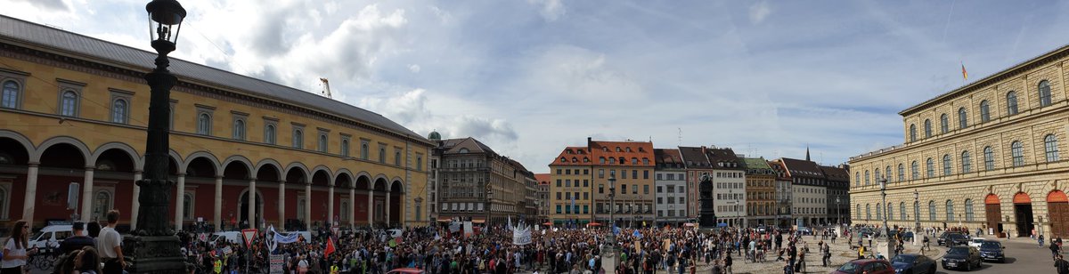 seyfriedmichi's tweet photo. #MaxJosephPlatz #München #Munich #ClimateStrike #ClimateJusticeNow #actnow by @fff_muc https://t.co/qEcagdjTV5