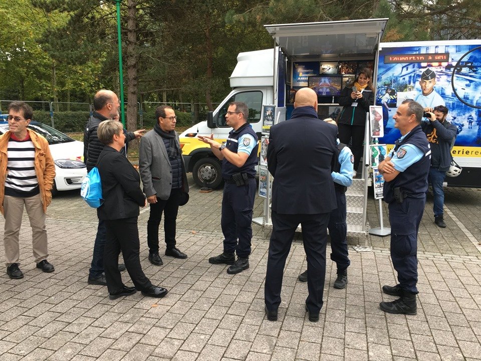 David_Amiens's tweet photo. Un plaisir de lancer la #KolorFunRun de la #JAE du @grandsoissons rassemblant des étudiants de tout le territoire! Fier d'avoir impulsé cette dynamique avec l'@upjv
Merci aux bénévoles qui rendent ça possible et aux acteurs de la Sécurité et Prévention.
@alaincremont @ItteletI https://t.co/URAS8HBzqO