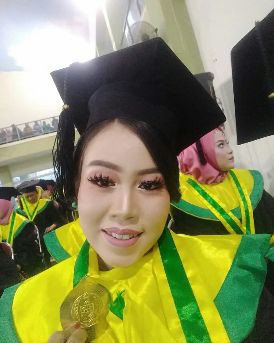 Dean_veeanae's tweet photo. Alhamdulillah S.Pd 🎓 https://t.co/Cq2bsnRdaC
