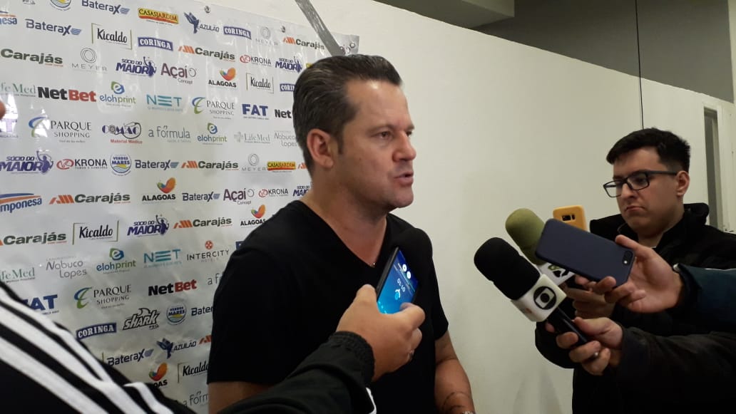 CSA_VAVEL's tweet photo. Depois da goleada sofrida pelo CSA, Argel Fucks exalta Palmeiras: "Até começamos bem o jogo, mas, com cinco minutos, tomamos um gol e com 30 minutos já estava 3 a 0. Mérito do Palmeiras, que tem qualidade para isso e estava querendo ganhar o jogo." #PALxCSA
📸 @orafael_costa https://t.co/rRsmK6GUBO