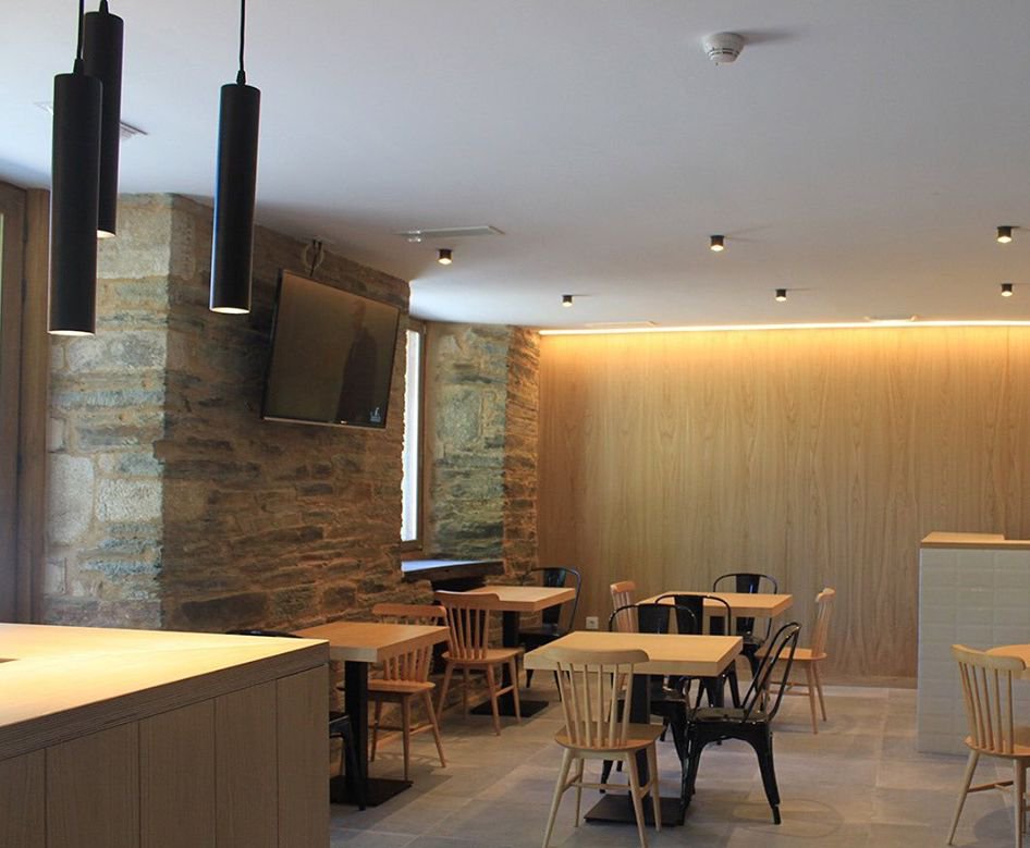 luznorteilum's tweet photo. El #proyectohotel de Beatriz en Samos ya en nuestro portfolio! 📸
Un proyecto de #iluminación que ha incluido piezas técnicas y también piezas decorativas de fabricación especial #LUZNORTE CONTRACT ✨
➡️ https://t.co/af35W6ZHBu
📍 A Casa da Botica
🖋 LOPEZLOPEZ #arquitectura https://t.co/A8fLpeeKS4