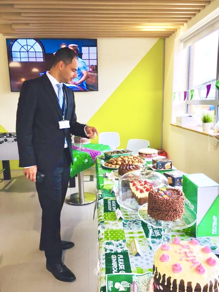 mariop2cy's tweet photo. Only constructive feedback given 🍰🧁well done @myhomemove bakers ... #macmillancoffeemorning #macmillancancersupport #bakinggame #decisiontime #momentonthelips #lifetimeonthehips https://t.co/Ba9LWd5th6