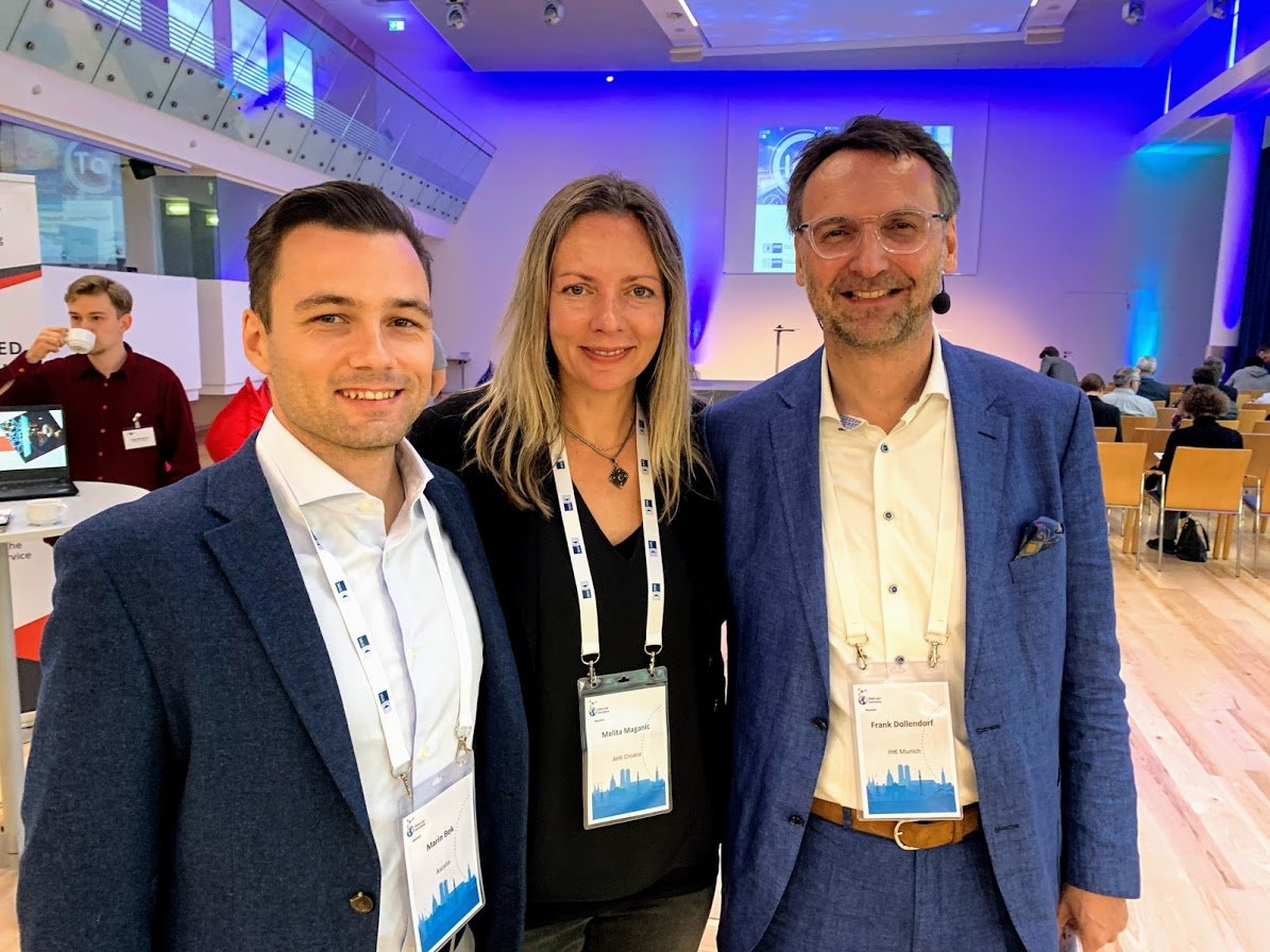 AHK_Kroatien's tweet photo. We are with Marin Bek at @IHK_MUC, the largest industry and trade chamber in Germany, meeting Bavarian corporates and investors. At the moment Marin Bek is presenting his @ascalia_io as representative for Industry 4.0! #StartUpGermany #PartnerForStartUps #PartnerWorldwide https://t.co/AOpM0KY0wR
