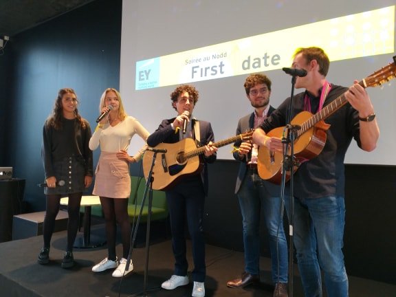 Hier soir, la CoMu était à #EYFirstDate pour ouvrir en musique la soirée de l'événement ! 
Une journée avec des étudiants motivés et une entreprise engagée... Tous les ingrédients de ce beau partenariat ! 🎼
<a href="/EYRecrute/">EY Recrute</a> <a href="/EYFrance/">EY France</a> #TellmEY