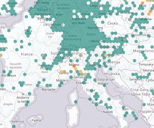 Mentre in 200mila sfilano a #Milano x #ClimateStrike chiedendo cambio di sistema le centraline #DIY della rete <a href="/luftdaten/">luftdaten.info</a> segnalano che anche oggi #smogville si distingue in #Europa per i livelli di #PM10 ma nella città che ha votato emergenza climatica priorità sono #Olimpiadi