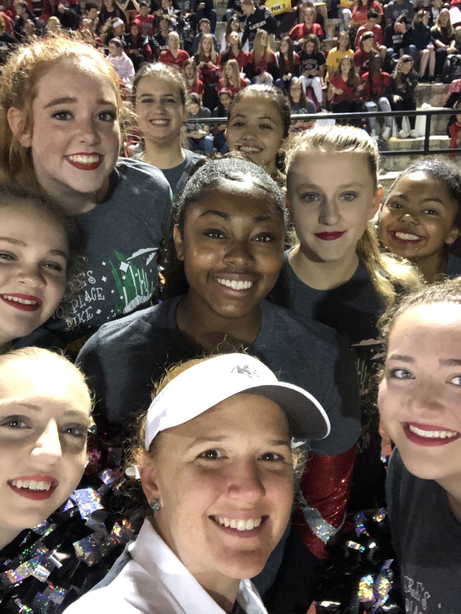 BlackcatPommies's tweet photo. It’s early but we are here to support!!! Let’s go Blackcats!!! #fox2pepzone #goblackcats https://t.co/xIzVZ48qLZ