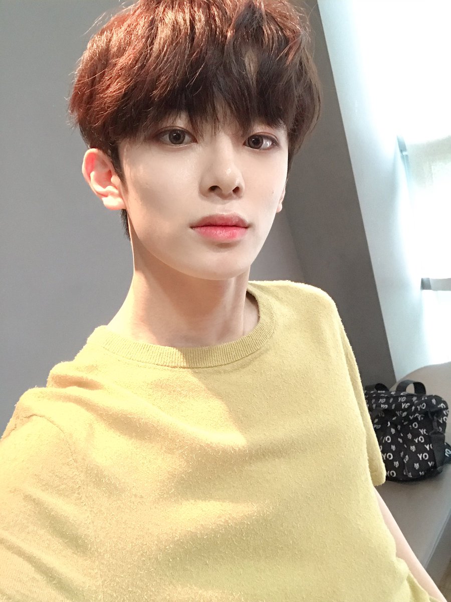 by_verivery's tweet photo. [#강민]
베러~~ 모하고 있어요 !?!?
베러가 보고싶어요 ㅠㅠ
#VERIVERY #베리베리 #베러 #보고싶어요 !! https://t.co/E3tpLdAIaD