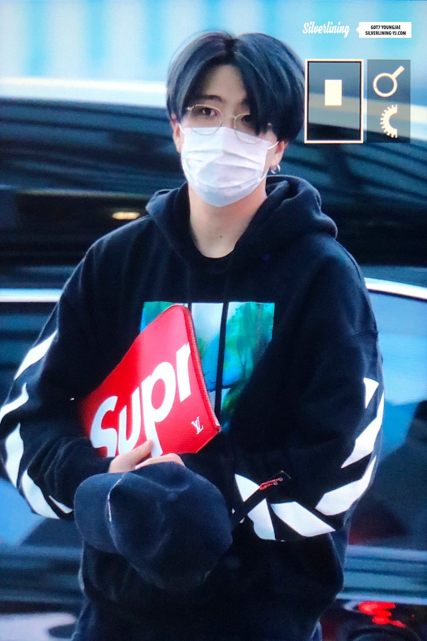 GOT7's fashion (fan account) on X: [190927] Youngjae • OFF WHITE - Diag  Waterfall Hoodie. It's available for $515 USD. • LOUIS VUITTON x SUPREME  Clutch Pouch Bag Pochette Jour GM”. It's