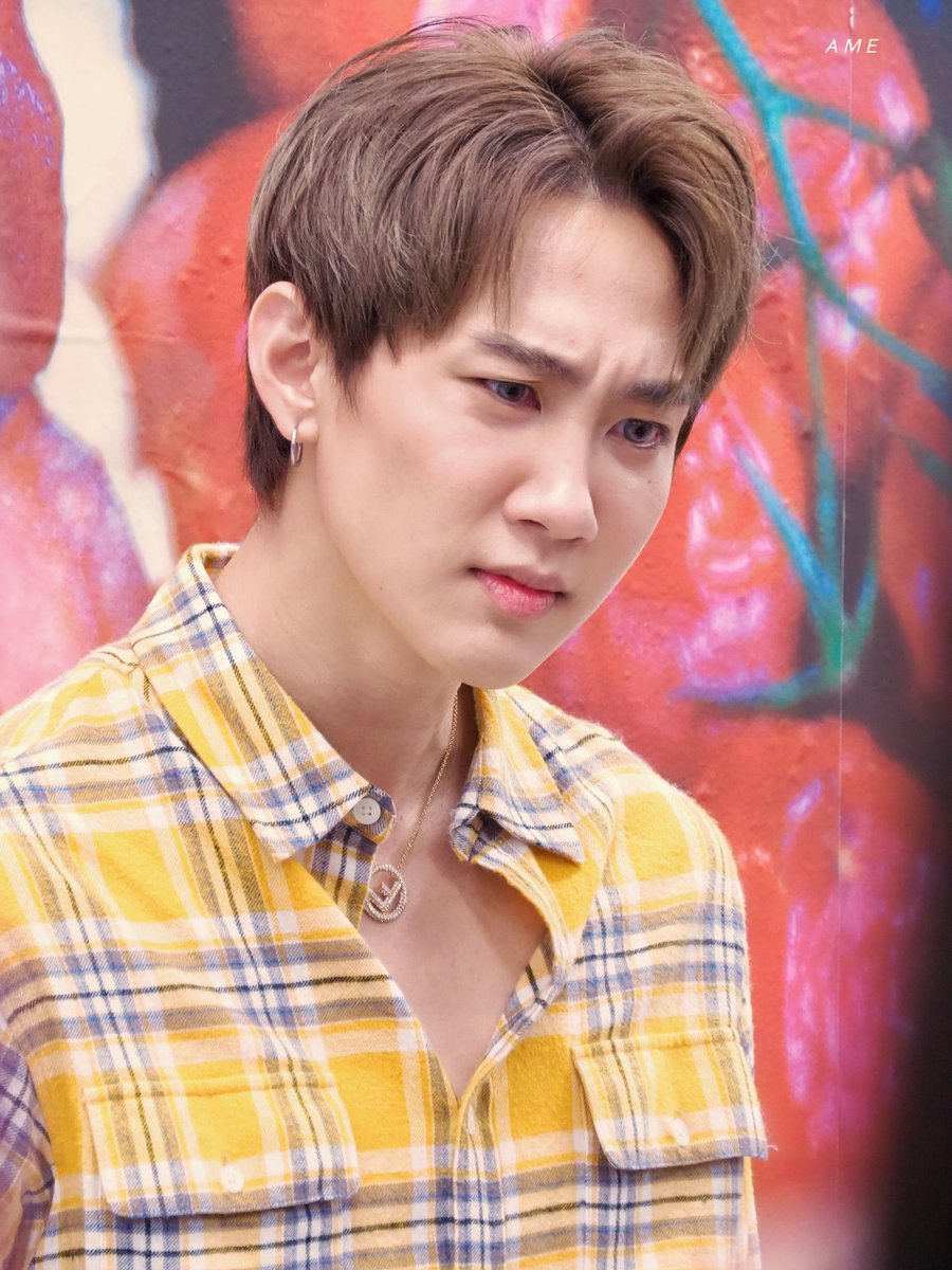 ame921015's tweet photo. My favorite color is 𝘠𝘦𝘭𝘭𝘰𝘸 😏💛
#CaptainChonlathorn #MKxGudetama https://t.co/CEf3MmAOwq