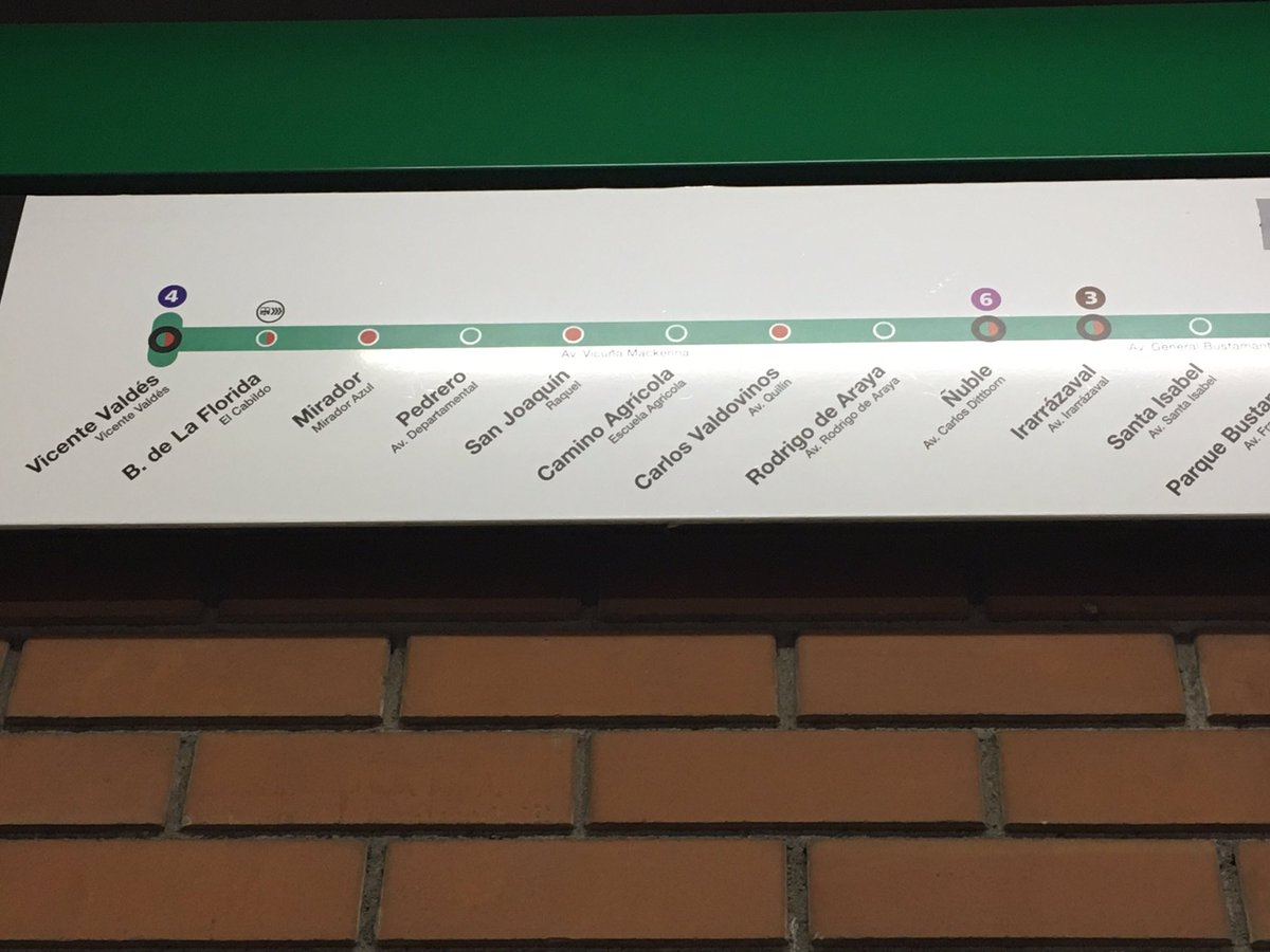 Una de las pocas dificultades que tengo con ser daltónico es al identificar las estaciones ruta roja y ruta verde de la línea 5 de <a href="/metrodesantiago/">Metro de Santiago</a>. ¿Seré el único?
#InclusiónParaDaltónicos