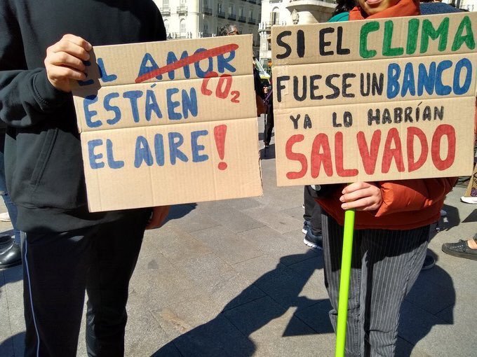 iDiarioES's tweet photo. En #Madrid comienzan las primeras acciones de la #HuelgaMundialPorElClima con la juventud al frente. Esta tarde a las 18 h de Atocha a Sol, gran manifestación! #FridaysForFuture #ClimateStrike
#ClimateGlobalStrike 🌍 https://t.co/m66eGBK5jN